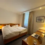 Отель Lindenhof 3*