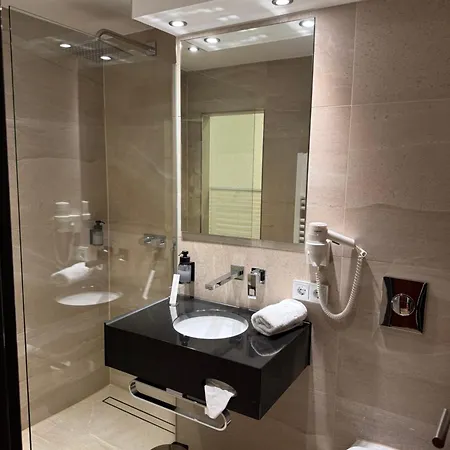 Lindenhof Hotel 3*