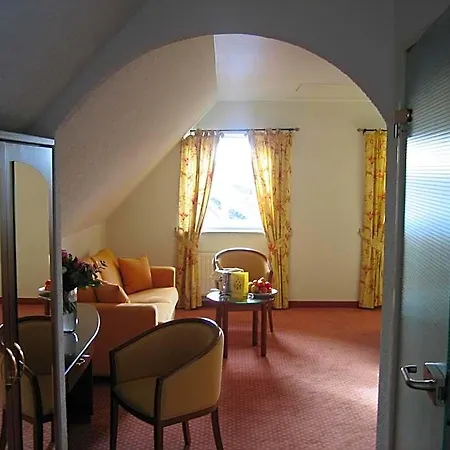 מלון Lindenhof Kasteel 3*