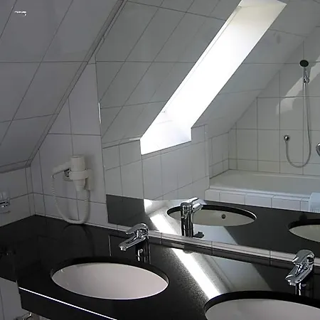 Lindenhof Kasteel מלון 3*