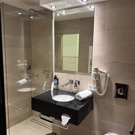 Lindenhof Kasteel Hotel 3*